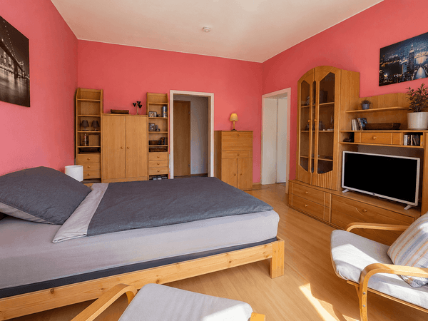Zentrales Apartment in charmanten Altbau und Stellplatz: Schlafbereich