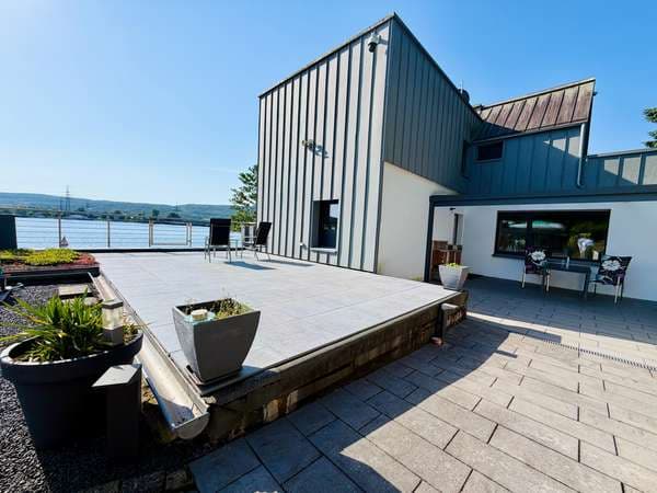 Exklusives Seeanwesen in erster Reihe – Wohnen, wo andere Urlaub machen: Sonnenterrasse