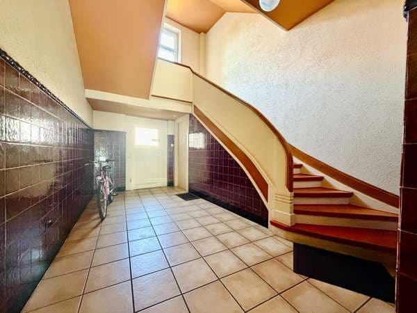 4 Eigentumswohnungen – einzeln oder als Paket | 425 m² | 10 Stellplätze: Hausflur
