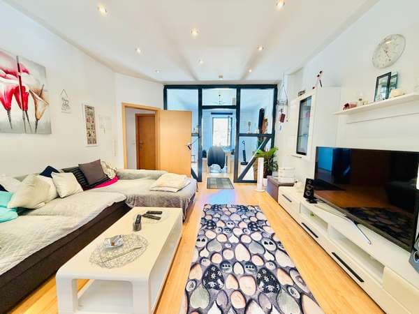 Großzügige und modernisierte Eigentumswohnung mit viel Platz für die Familie!: Wohnbereich